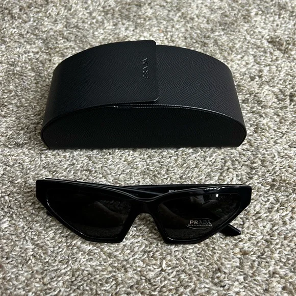 PRADA sunglasses 🕶️ - Picture 6 of 12